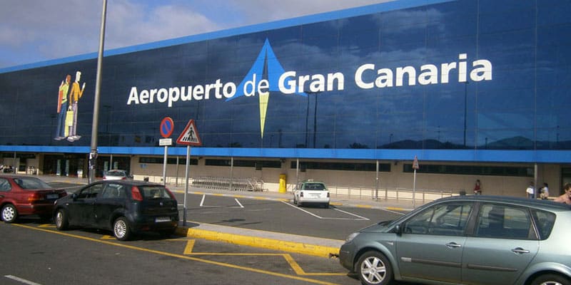Oficiales encender un fuego Bailarín Taxi Transfers Aeropuerto Gran Canaria, Canary Taxi Bus
